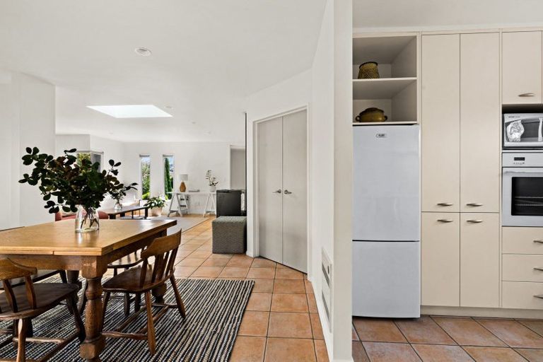 Photo of property in 2 Queens Walk, Taradale, Napier, 4112