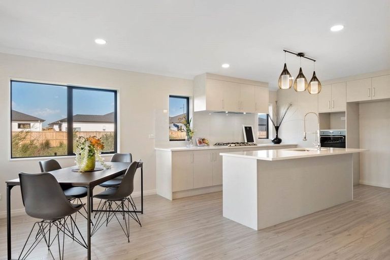 Photo of property in 11 Black Beech Crescent, Takanini, 2110