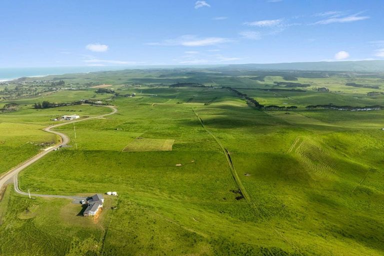 Photo of property in 177 Rehutai Road, Baylys Beach, 0377