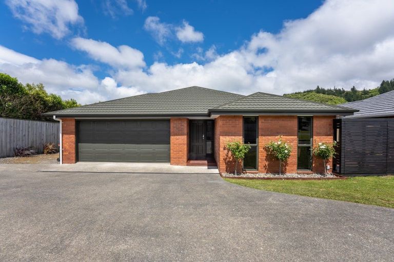Photo of property in 17 Ormrod Grove, Riverstone Terraces, Upper Hutt, 5018