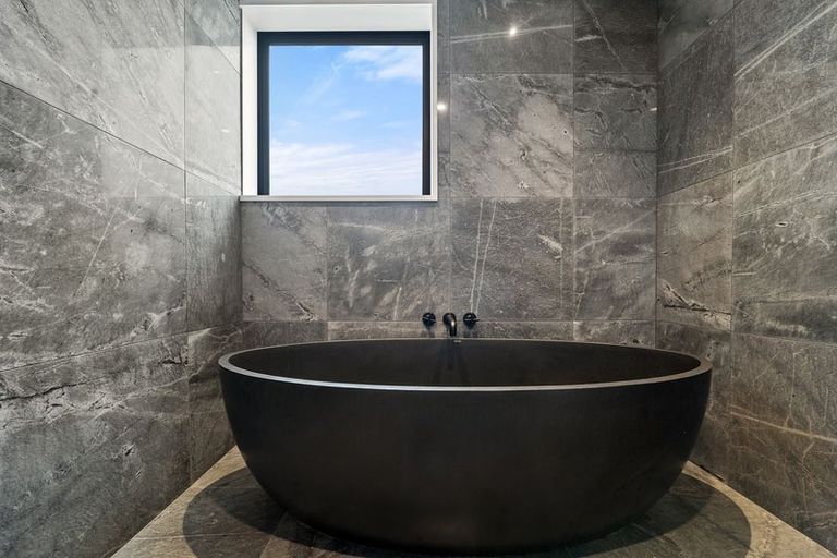 Photo of property in 48 Huntsbury Avenue, Huntsbury, Christchurch, 8022