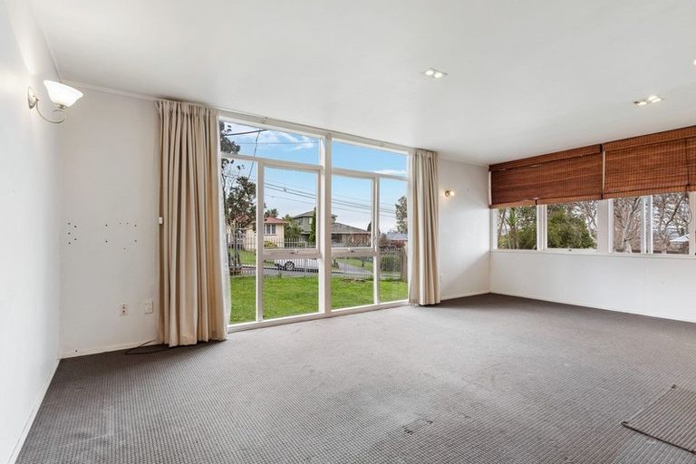Photo of property in 1 Rickards Place, New Lynn, Auckland, 0600