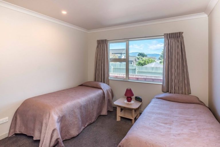 Photo of property in 6 Mahana Road, Paraparaumu Beach, Paraparaumu, 5032