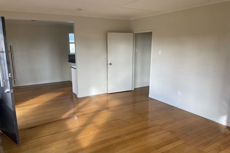 Photo of property in 17 Blacklock Avenue, Henderson, Auckland, 0612