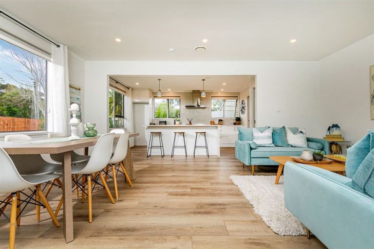 Photo of property in 10 Puketaha Road, Swanson, Auckland, 0816