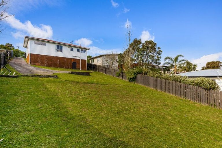 Photo of property in 33 Triangle Road, Massey, Auckland, 0614