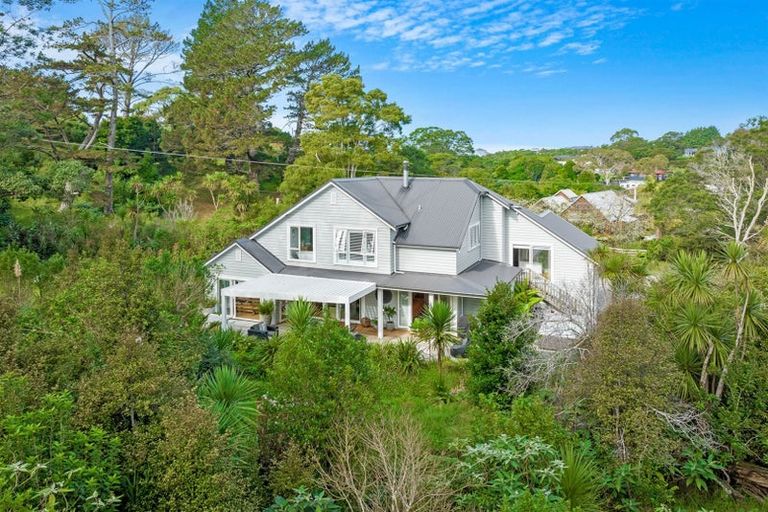 Photo of property in 18b Hobbs Road, Matakatia, Whangaparaoa, 0930