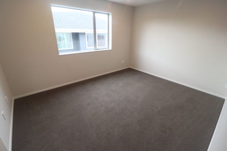 Photo of property in 2a Crystal Avenue, Te Atatu South, Auckland, 0602