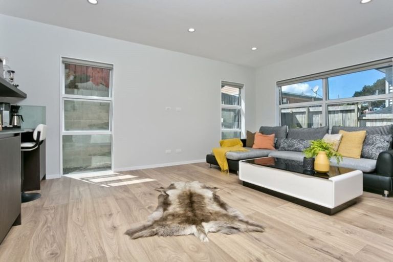 Photo of property in 29a Normanton Street, Glenfield, Auckland, 0629