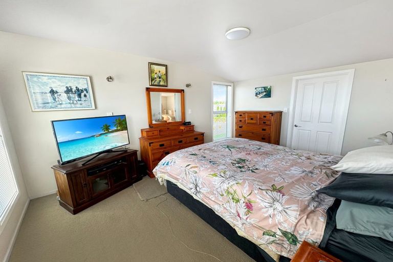 Photo of property in 19 Willowview Drive, Redwood, Christchurch, 8051