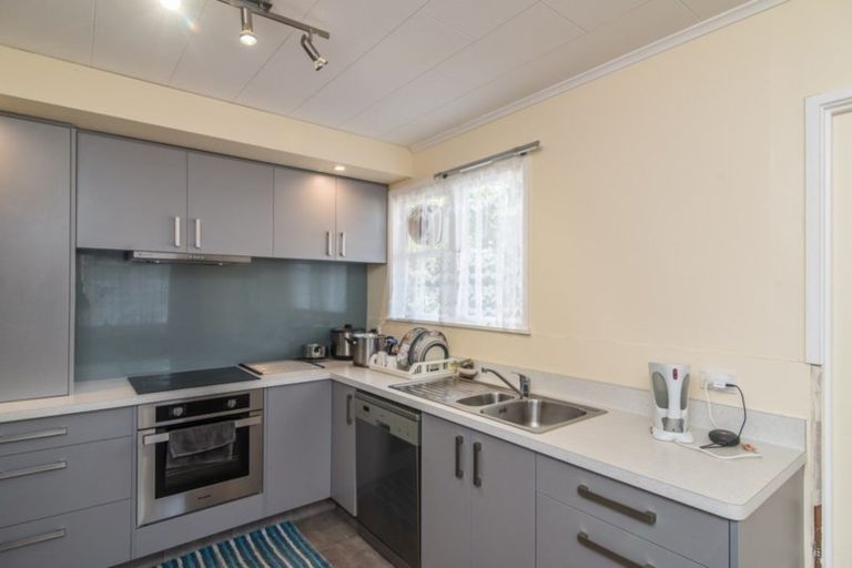 Photo of property in 475 Te Moana Road, Waikanae, 5036