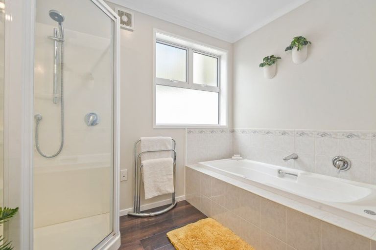 Photo of property in 19 Cobbe Place, Pomare, Rotorua, 3015