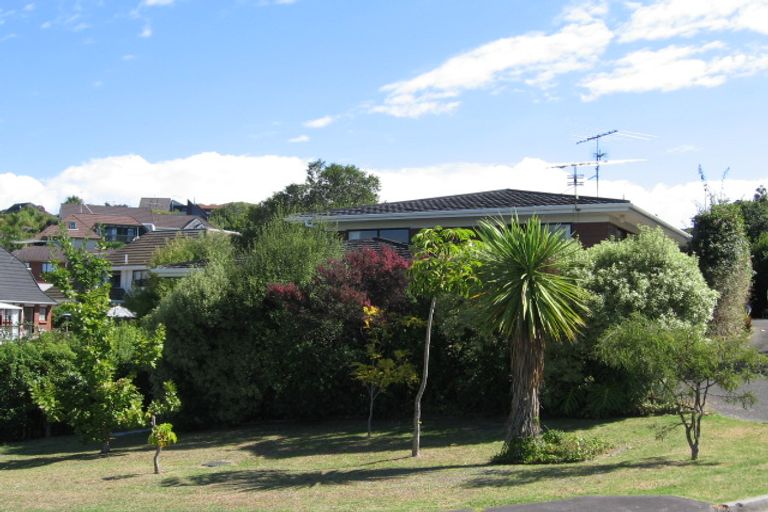 Photo of property in 2/1 Seaford Place, Murrays Bay, Auckland, 0630