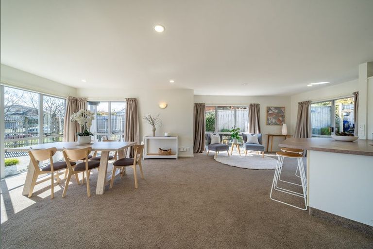 Photo of property in 12 Lanyon Place, Whitby, Porirua, 5024