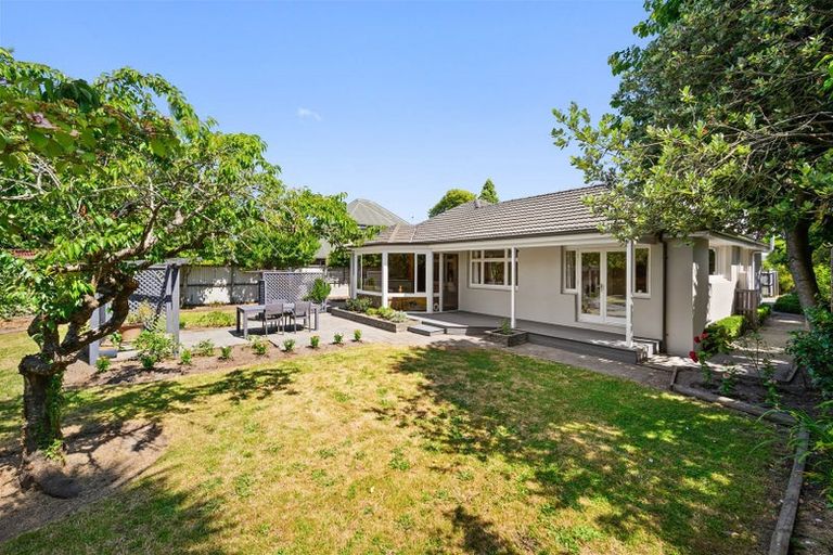 Photo of property in 112 Hamilton Avenue, Ilam, Christchurch, 8041