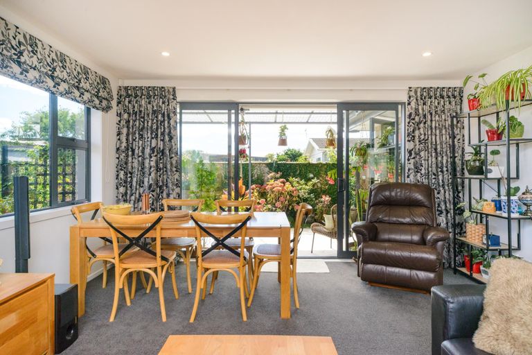 Photo of property in 43a Abraham Crescent, Milson, Palmerston North, 4414