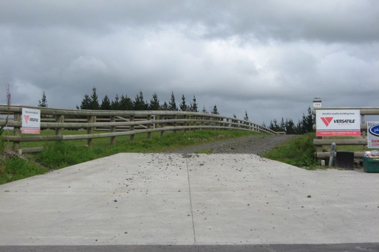 Photo of property in 104 Oraha Road, Kumeu, 0892