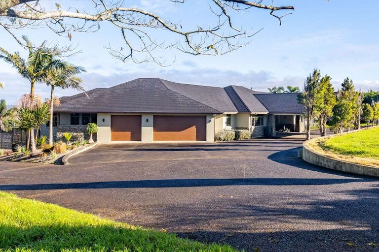 Photo of property in 305 Old North Road, Kumeu, 0892