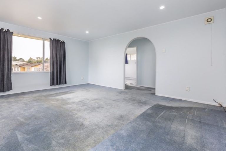 Photo of property in 48 Glenbervie Crescent, Massey, Auckland, 0614