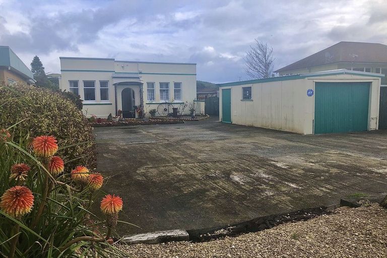 Photo of property in 68 Main Road, Titahi Bay, Porirua, 5022