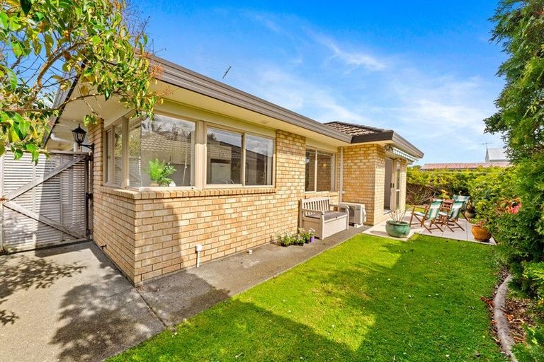 Photo of property in 2a Laurie Street, Red Beach, 0932