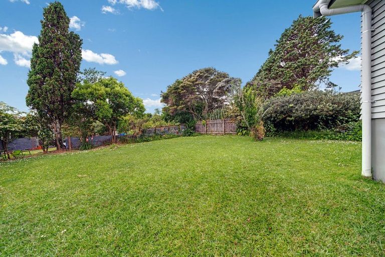 Photo of property in 58 Holbrook Street, Blockhouse Bay, Auckland, 0600