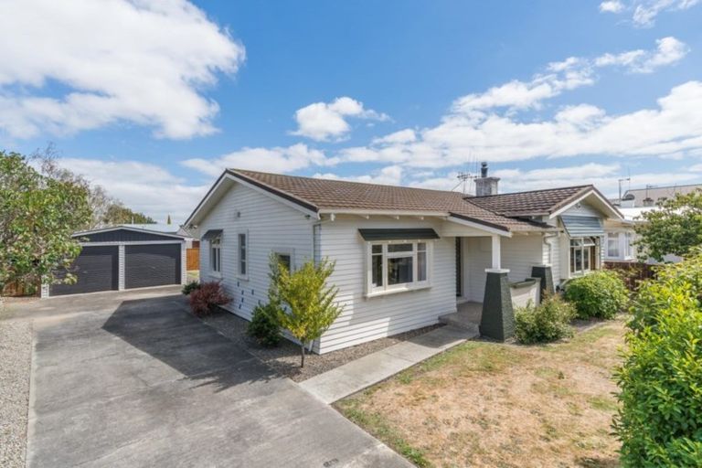 Photo of property in 18 Kowhai Avenue, Takaro, Palmerston North, 4410