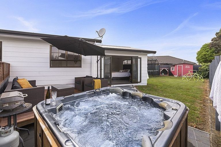 Photo of property in 8 Taurus Place, Kawaha Point, Rotorua, 3010