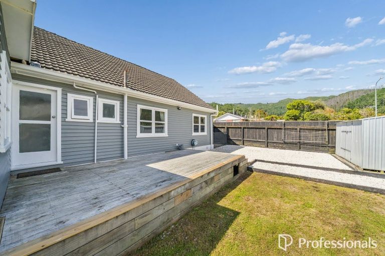 Photo of property in 400 Stokes Valley Road, Stokes Valley, Lower Hutt, 5019