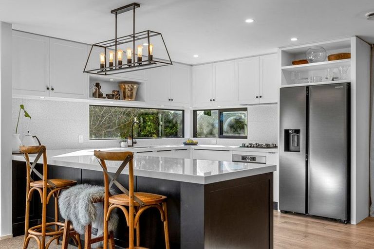 Photo of property in 100 Gardiners Road, Harewood, Christchurch, 8051