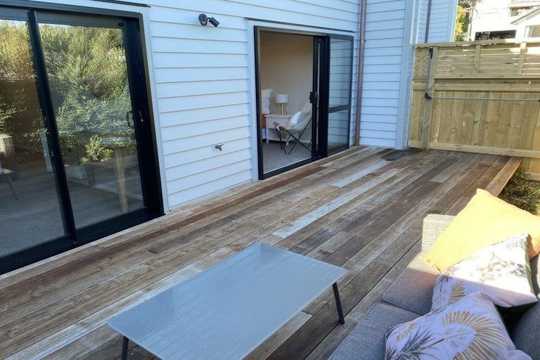 Photo of property in 2/7 Grays Road, Plimmerton, Porirua, 5026