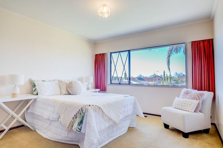 Photo of property in 21 Madill Road, St Andrews, Hamilton, 3200