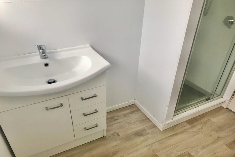 Photo of property in 6 Waterview Road, Favona, Auckland, 2024