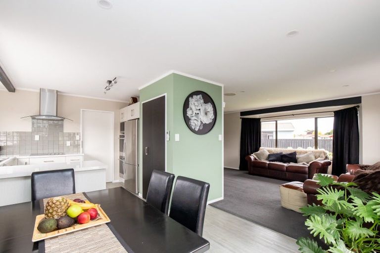 Photo of property in 20 Miller Place, Ngatea, 3503