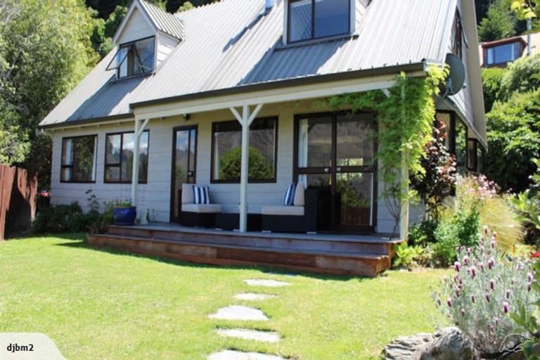 Photo of property in 11 Evergreen Place, Sunshine Bay, Queenstown, 9300