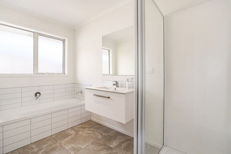 Photo of property in 5 Mooring Close, Whitby, Porirua, 5024