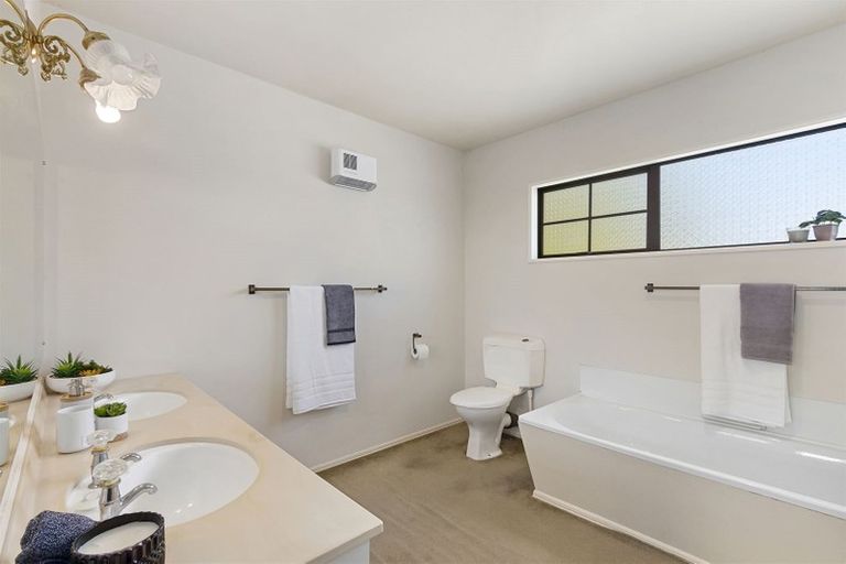 Photo of property in 9 Holly Road, Merivale, Christchurch, 8014