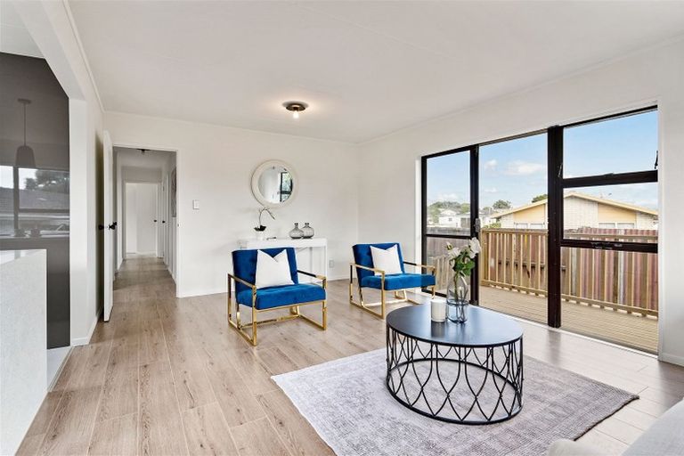 Photo of property in 1/12 Frobisher Way, Clendon Park, Auckland, 2103