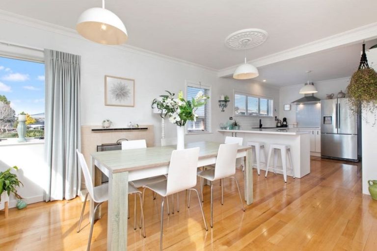 Photo of property in 242 Ngatai Road, Otumoetai, Tauranga, 3110