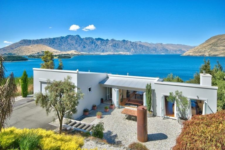 Photo of property in 6 Matau Place, Fernhill, Queenstown, 9300