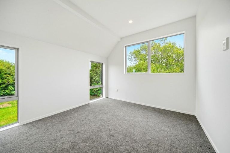 Photo of property in 26e Trojan Crescent, New Lynn, Auckland, 0600