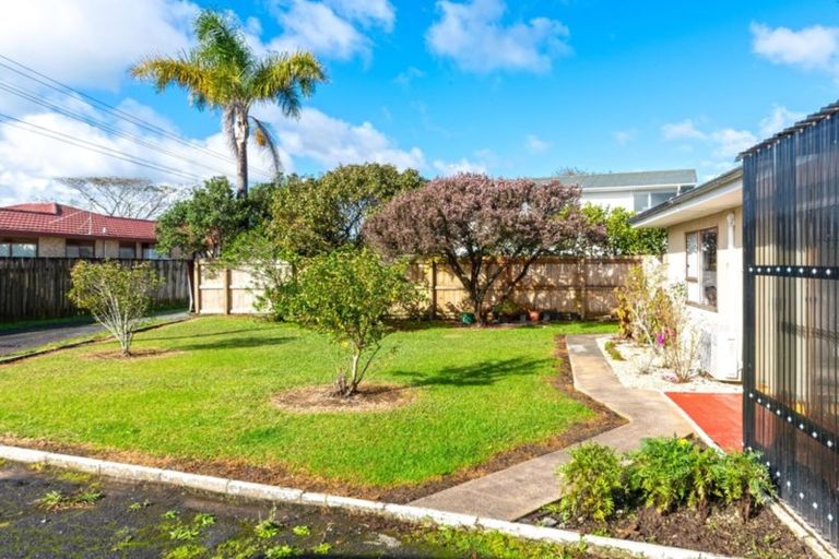 Photo of property in 1/9a Tawa Road, Te Atatu Peninsula, Auckland, 0610