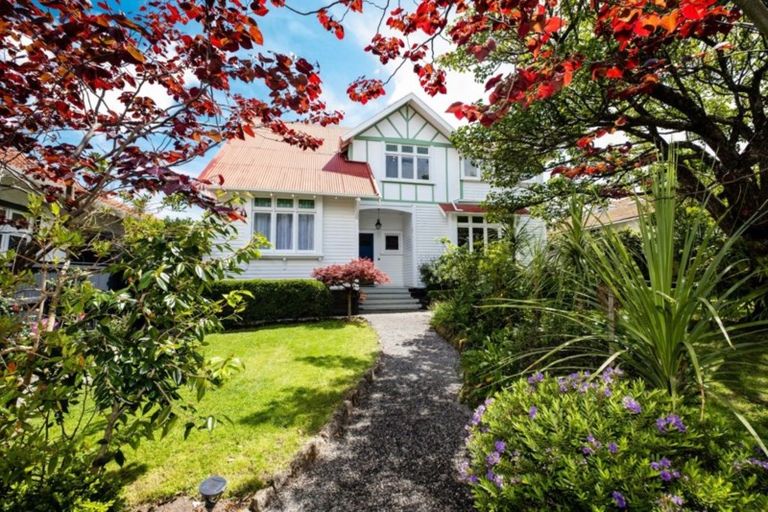 Photo of property in 28 Fitzroy Road, Bluff Hill, Napier, 4110