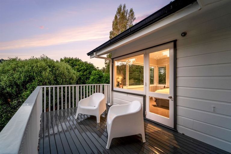 Photo of property in 19 Garmons Way, Castor Bay, Auckland, 0620