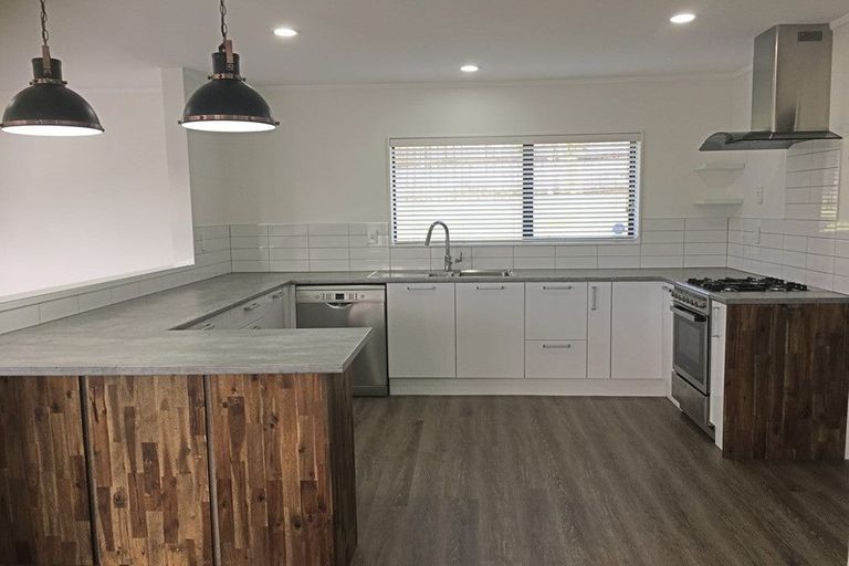 Photo of property in 62 Golfland Drive, Golflands, Auckland, 2013