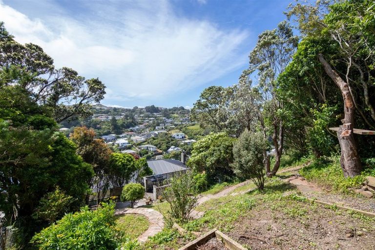 Photo of property in 102 Ruskin Road, Newlands, Wellington, 6037