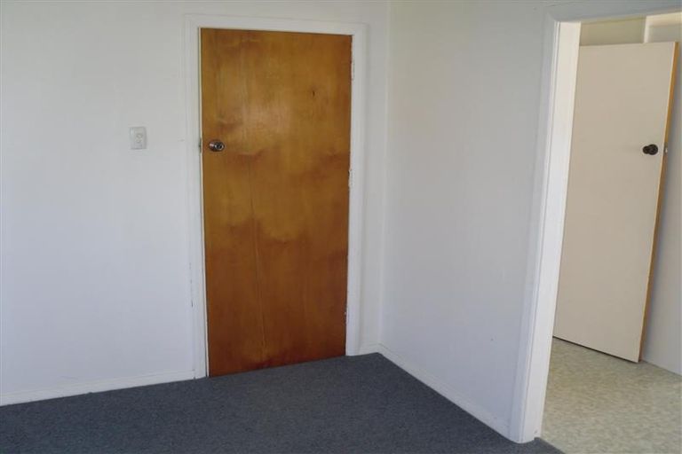 Photo of property in 33 Main Road, Wainuiomata, Lower Hutt, 5014