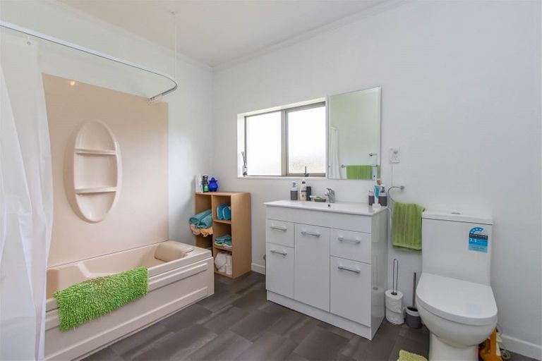 Photo of property in 3 Tariki Road, Tariki, Inglewood, 4390