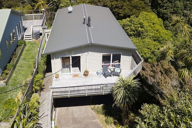 Photo of property in 2 Corlett Road, Plimmerton, Porirua, 5026