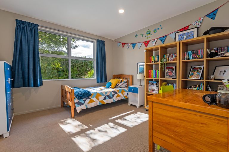 Photo of property in 38 Oram Drive, Turitea, Palmerston North, 4472